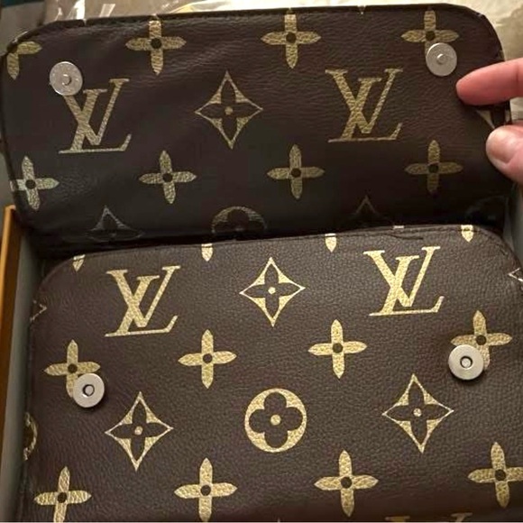 Louis Vuitton Brown and Gold Brush Set - Picture 5 of 8